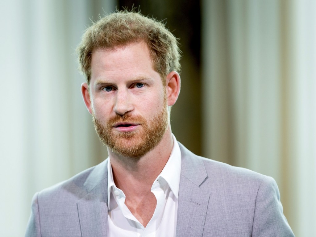 Featured image for Italian Prince Claims Prince Harry's Solo Coronation Outing Shows He's "Suffering"
