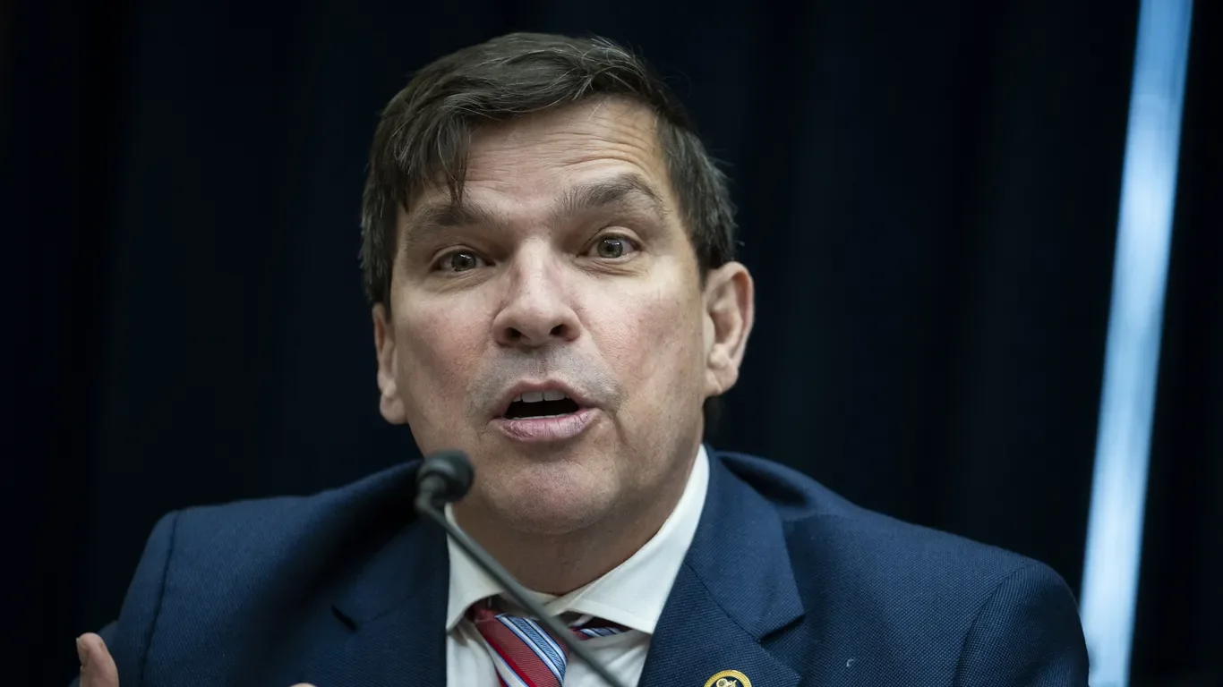 Democrats Expand Noem Impeachment Drive, Co-Sponsors Reach 162