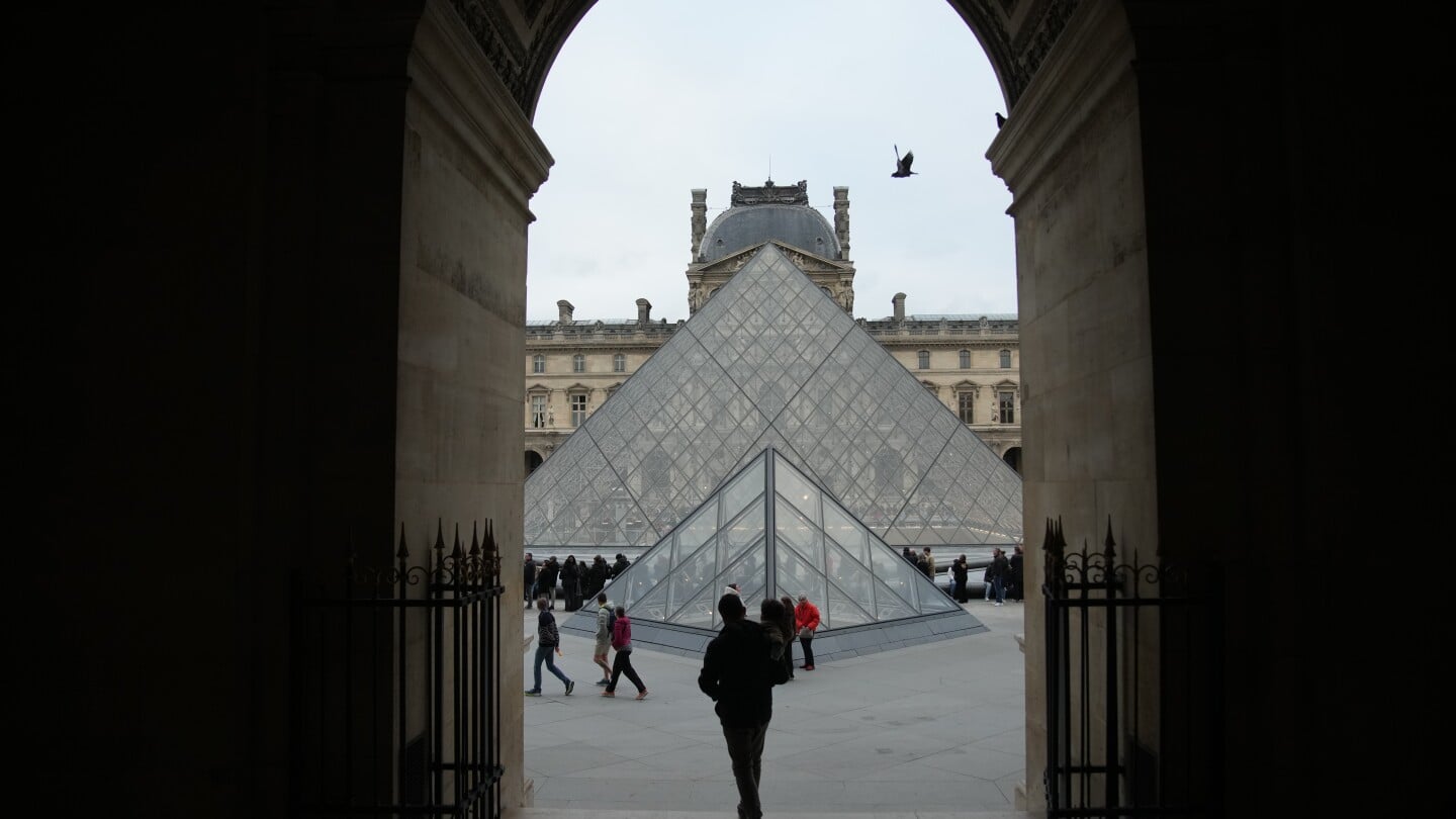 Featured image for Louvre Faces Historic Crisis as Staff Strike and Theft Disrupt Museum