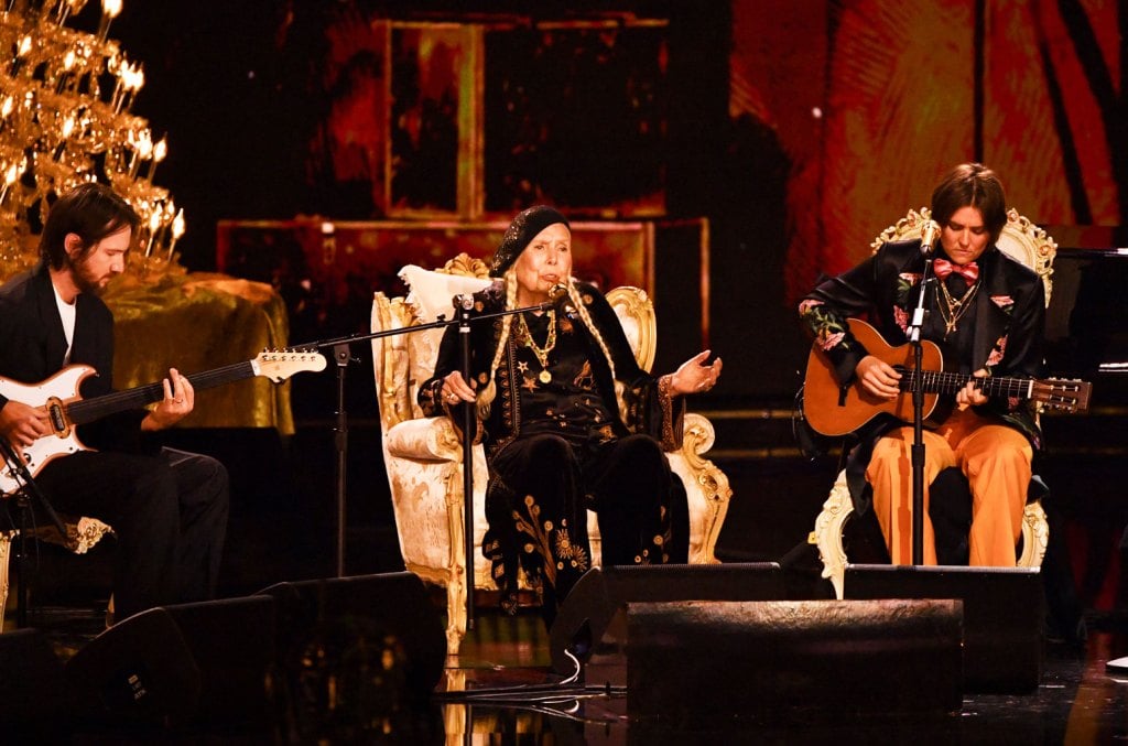Featured image for "Joni Mitchell's Grammy Debut: A Timeless Rendition of 'Both Sides Now'"
