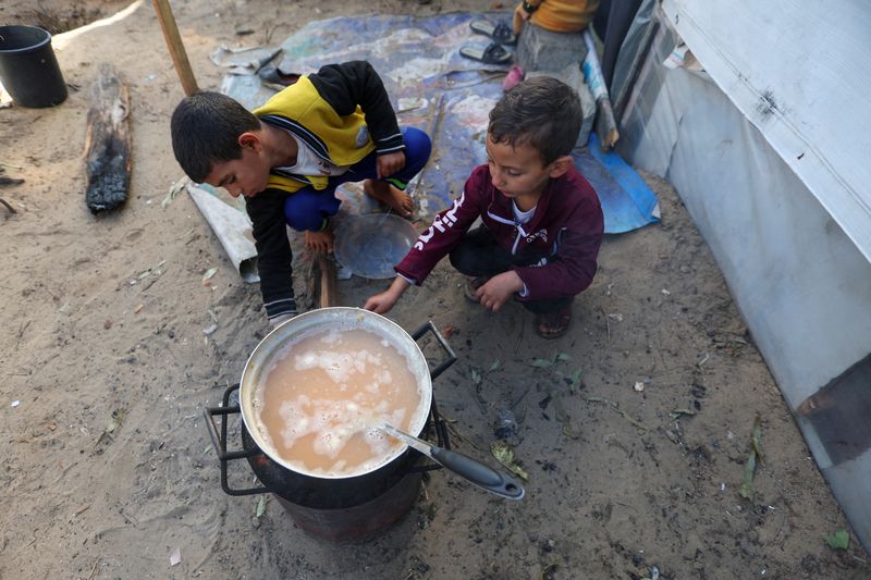 Gaza's Starvation Crisis Fuels Fears of Exodus into Egypt