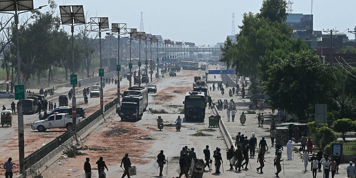 Featured image for Violence Erupts at Anti-Israel Protests in Pakistan, Several Killed