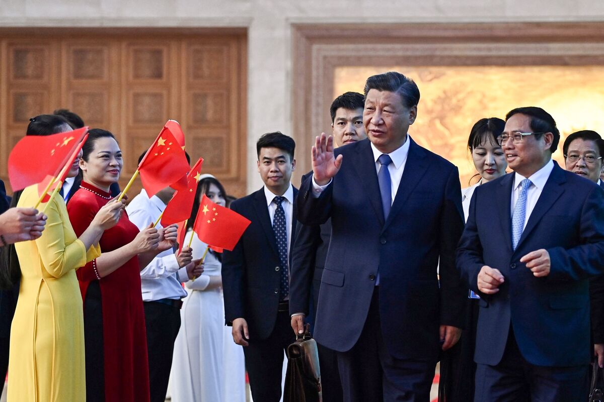China's Economic Event: Xi's Absence Raises Questions