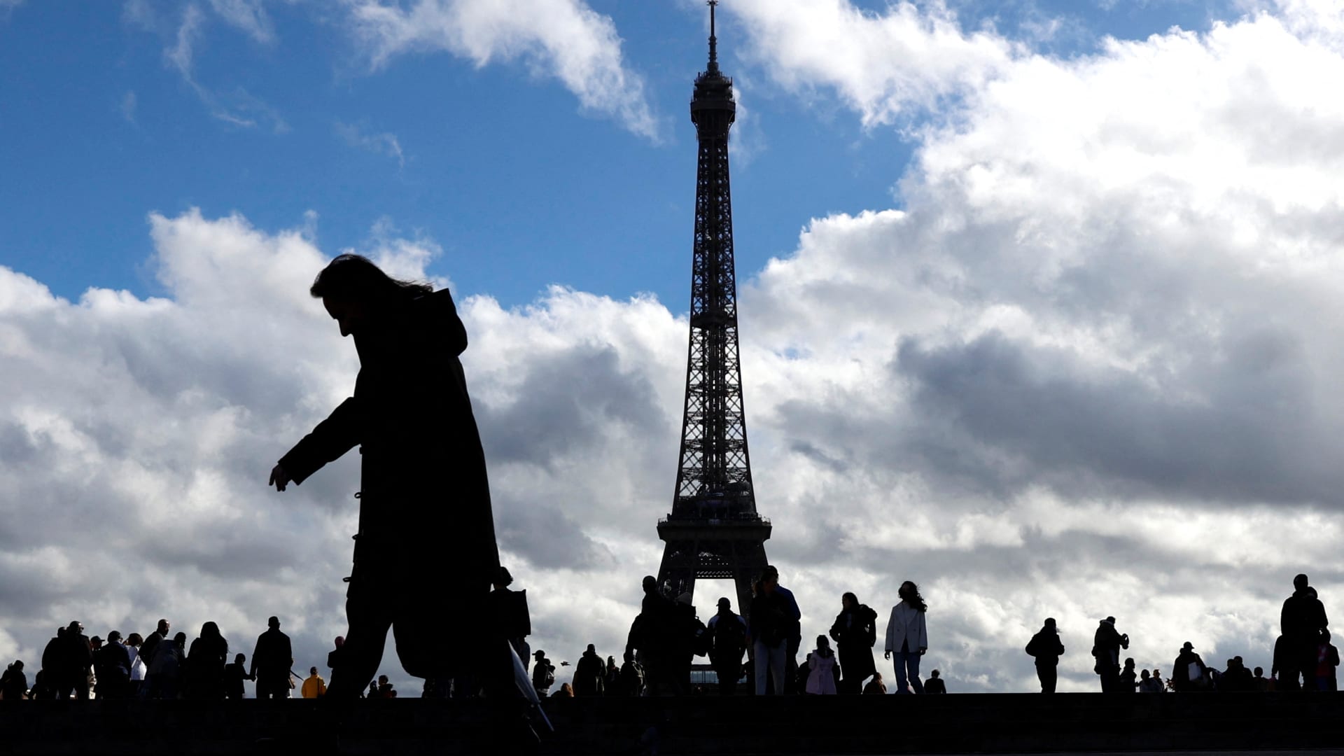 Featured image for "European Stocks Rise Despite Fed's Inflation Concerns; UK Inflation Eases"