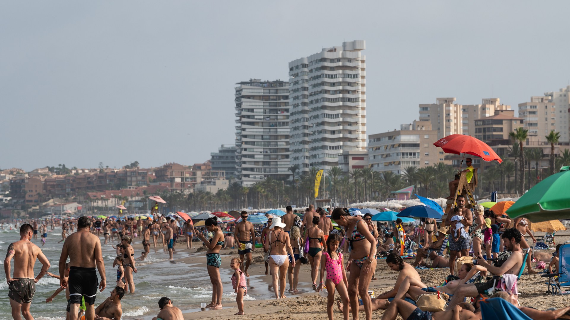 Featured image for Spain Braces for Scorching 44C Temperatures, Urgent Holiday Warning Issued