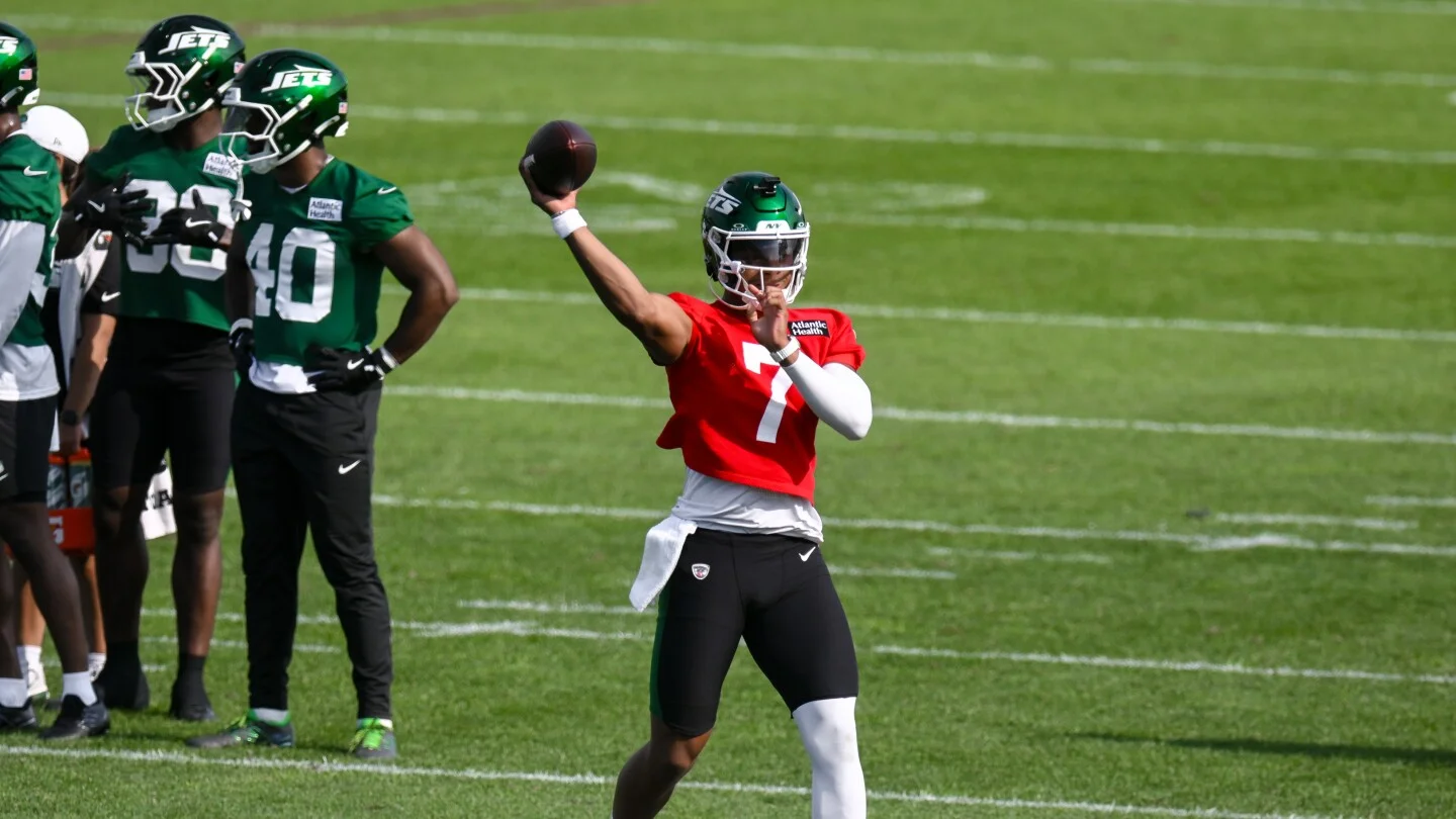 Jets' Justin Fields suffers dislocated toe during training camp