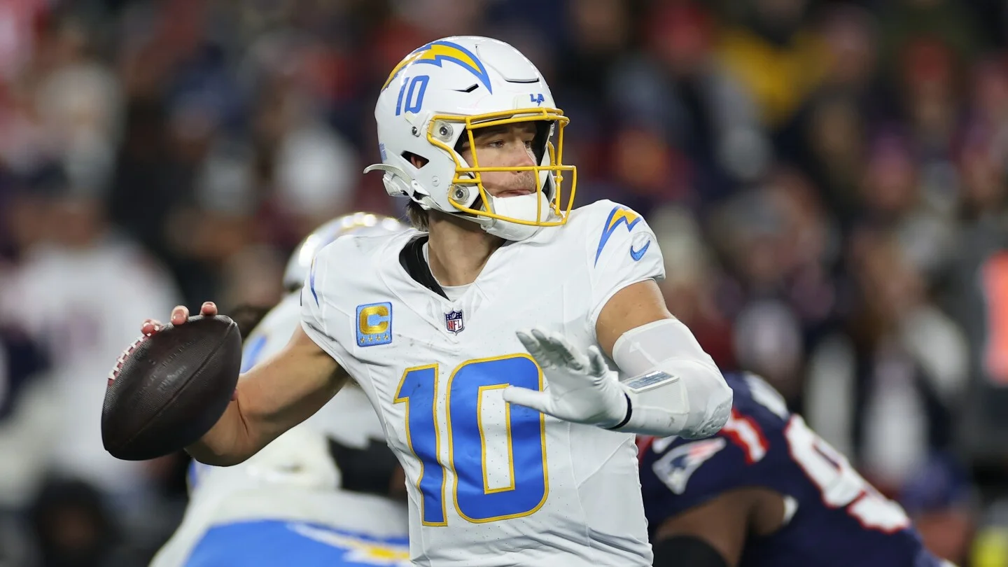 McDaniel seeks balance: lighten Herbert's load to sharpen Chargers' offense