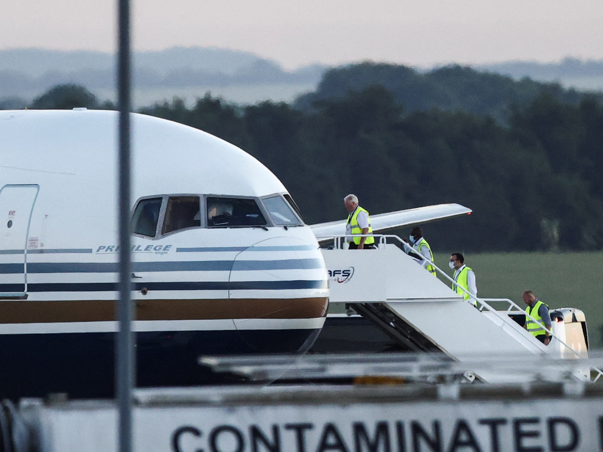 "UK's Emergency Deportation Plan to Rwanda Faces Criticism and Doubts"