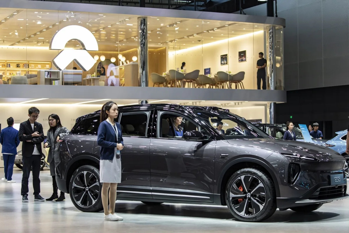 Featured image for "Nio's Q4 Earnings: Loss Narrows, Sales Dip Expected Amid China's EV Battle"