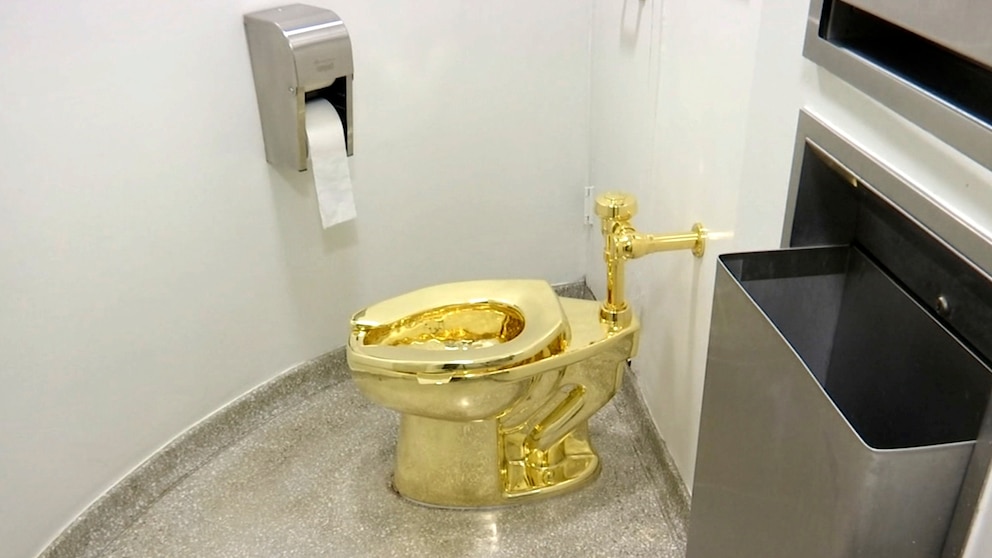 Featured image for "Four Men Charged in $6 Million Gold Toilet Heist from Winston Churchill's Birthplace"