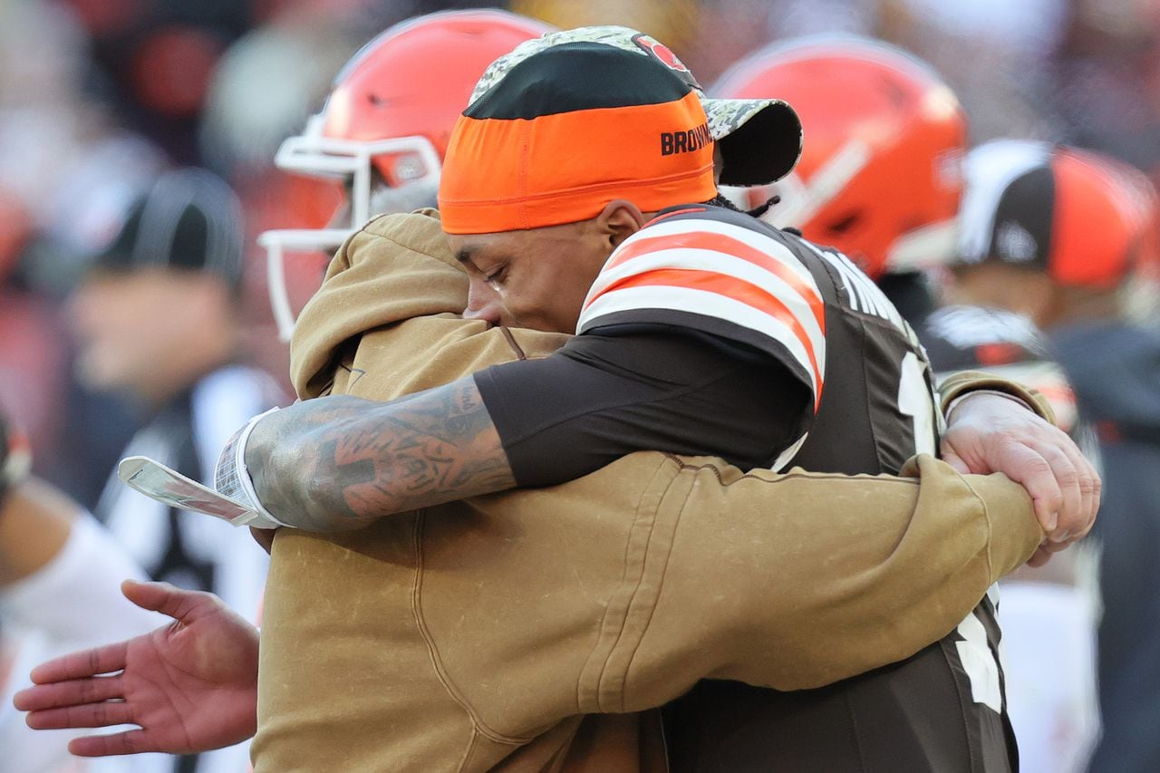 "Dorian Thompson-Robinson's Game-Winning Drive Propels Browns to Victory over Steelers"
