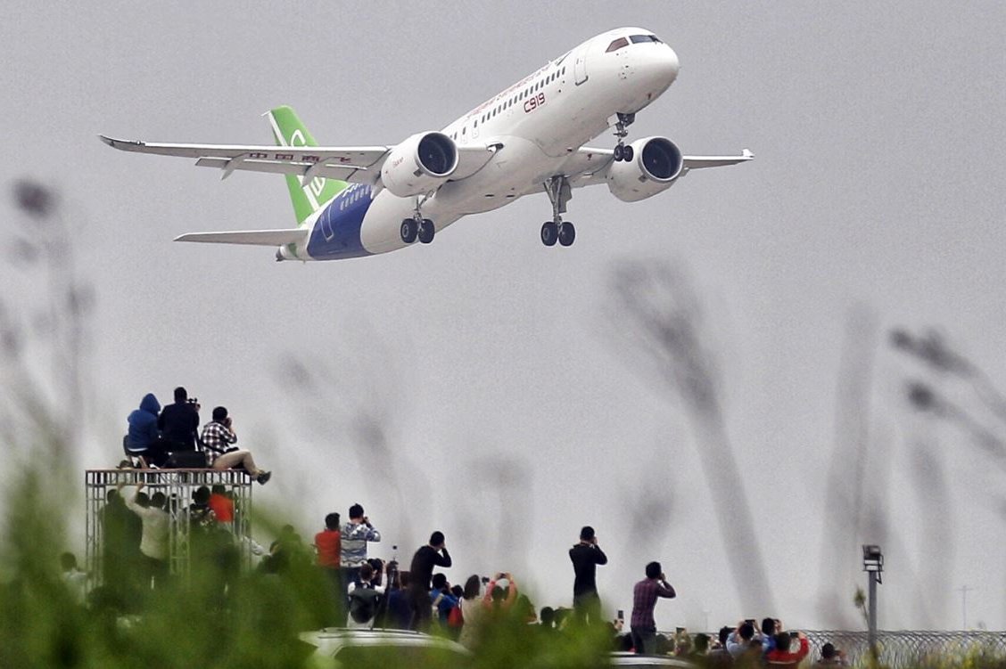 Featured image for "Debut of Chinese Jet C919 at Singapore Airshow"