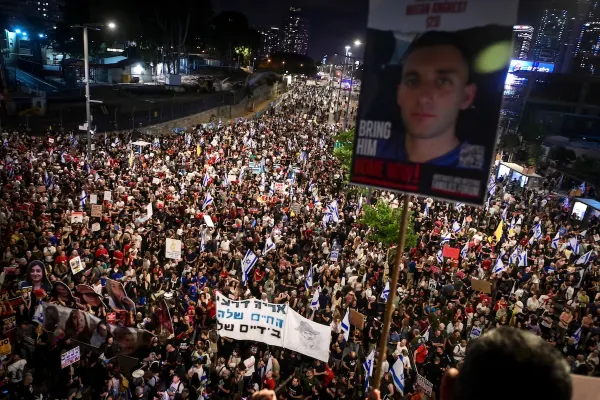 "Mass Protests in Israel Demand Ceasefire and Hostage Deal Amidst Government Criticism"
