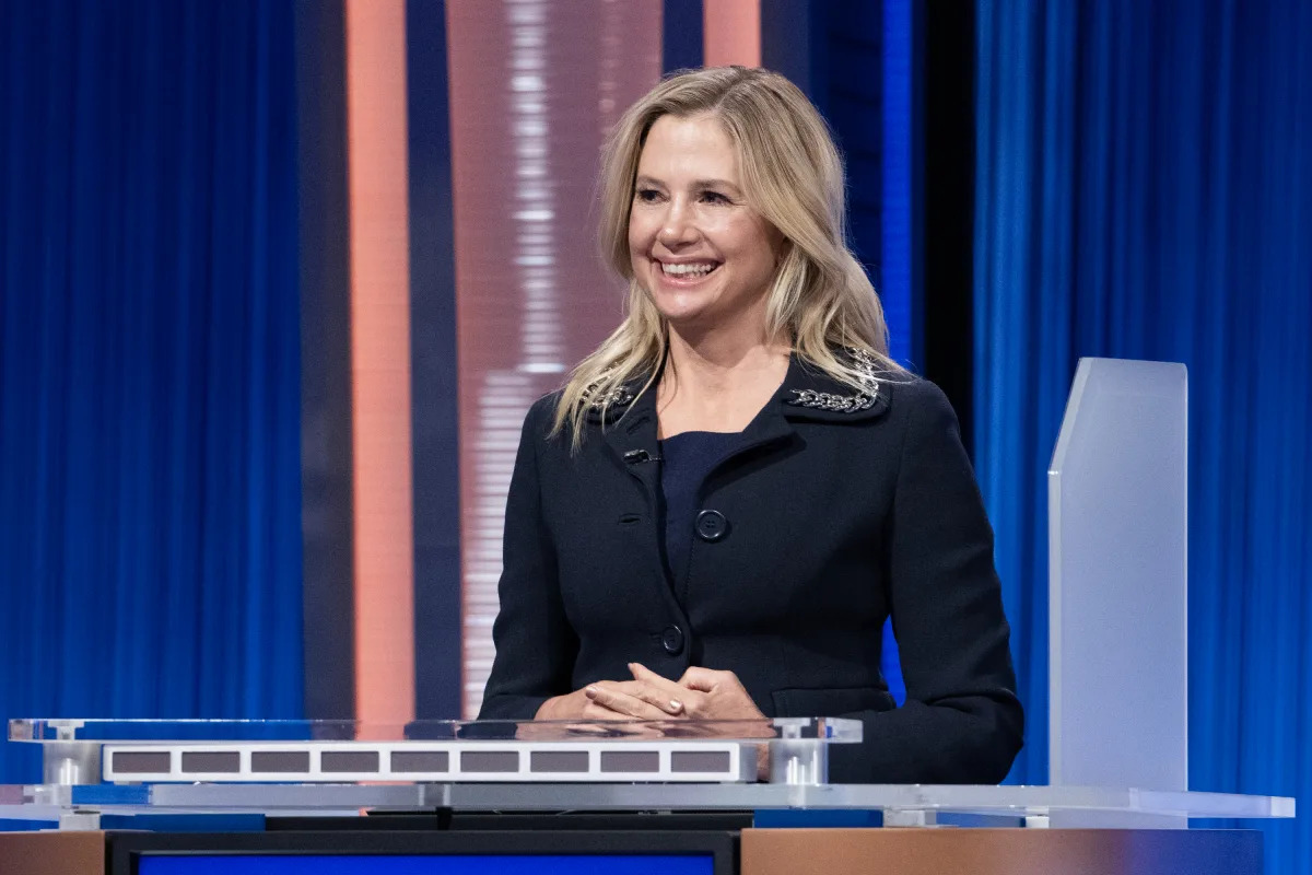 Featured image for Mira Sorvino's Triumph: From 'Dancing With the Stars' to 'Celebrity Jeopardy!' Victory