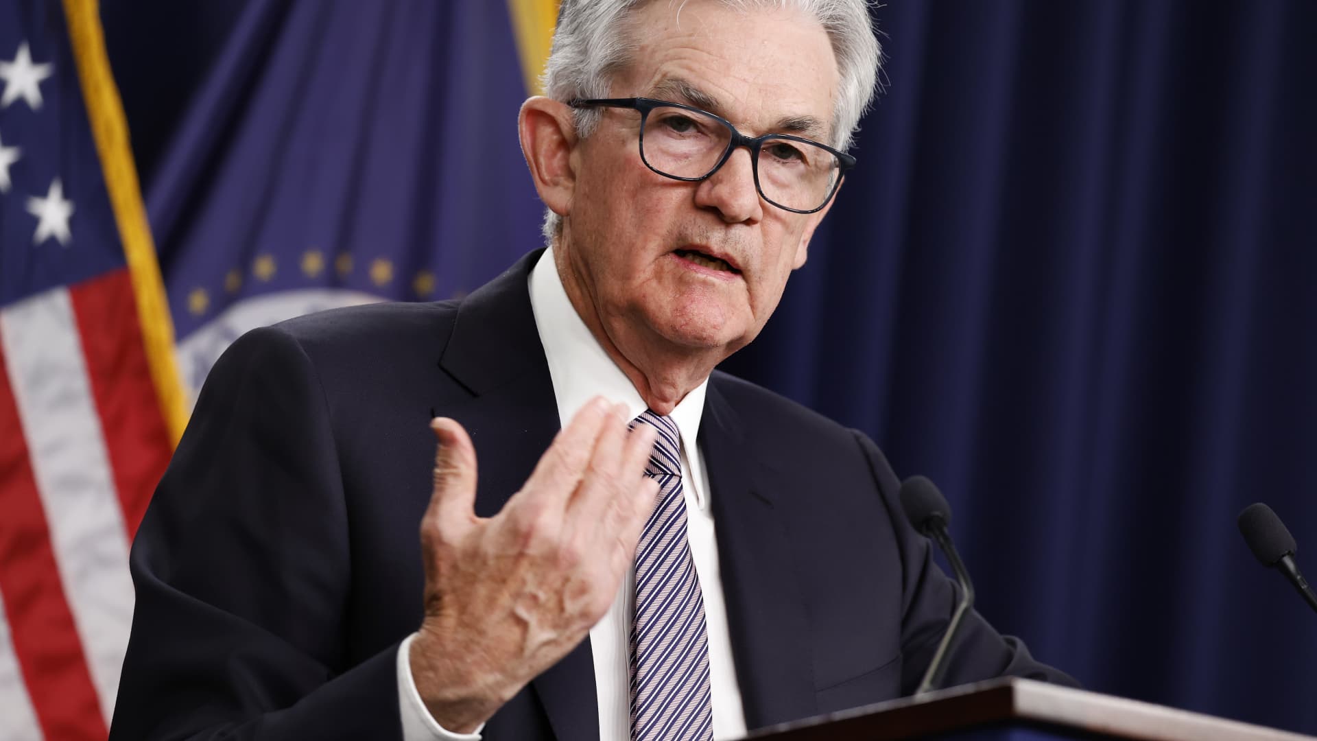 Fed officials show less confidence in rate hikes, strategist warns against Fed rate cut, Goldman recommends options for dividend stocks, Cramer sees AI driving tech reacceleration.