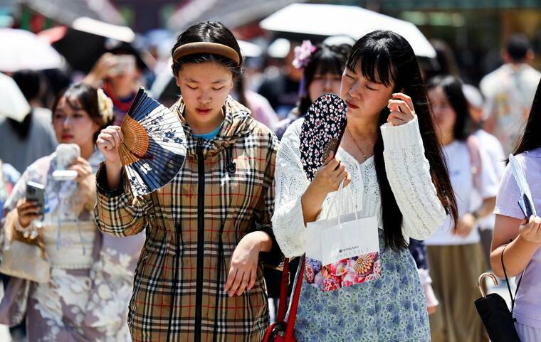 Featured image for Japanese Walking Trend Gains Popularity for Health Benefits