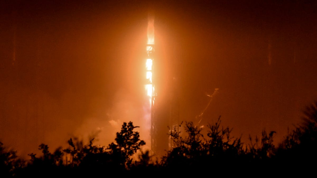 "SpaceX's Starlink Launches: A Nighttime Spectacle from Cape Canaveral"