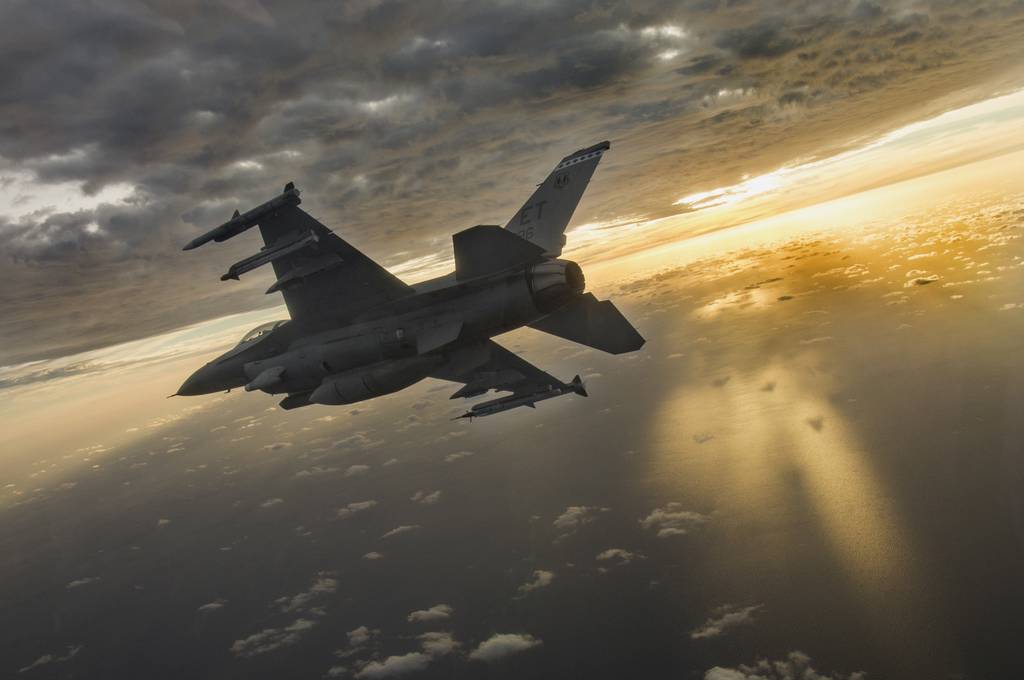 Featured image for "Air Force Secretary to Test AI-Operated F-16 Fighter Jet"