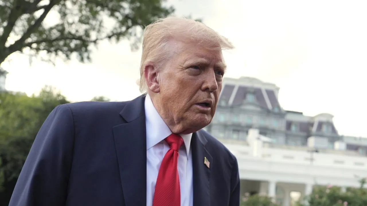 Featured image for Trump claims he would have lowered flags for slain Minnesota Democrat if asked