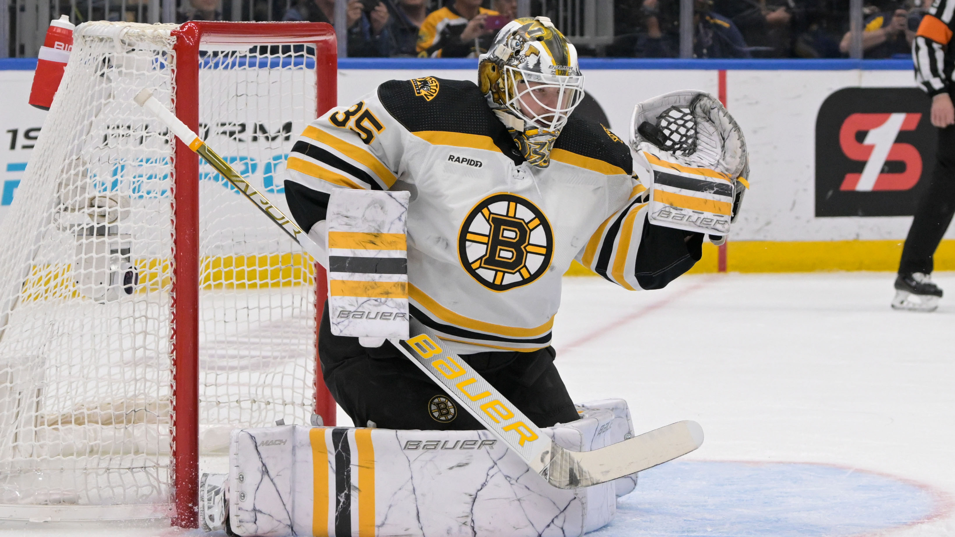 Bruins' Linus Ullmark Injury Update: Goalie Recalled from Providence.