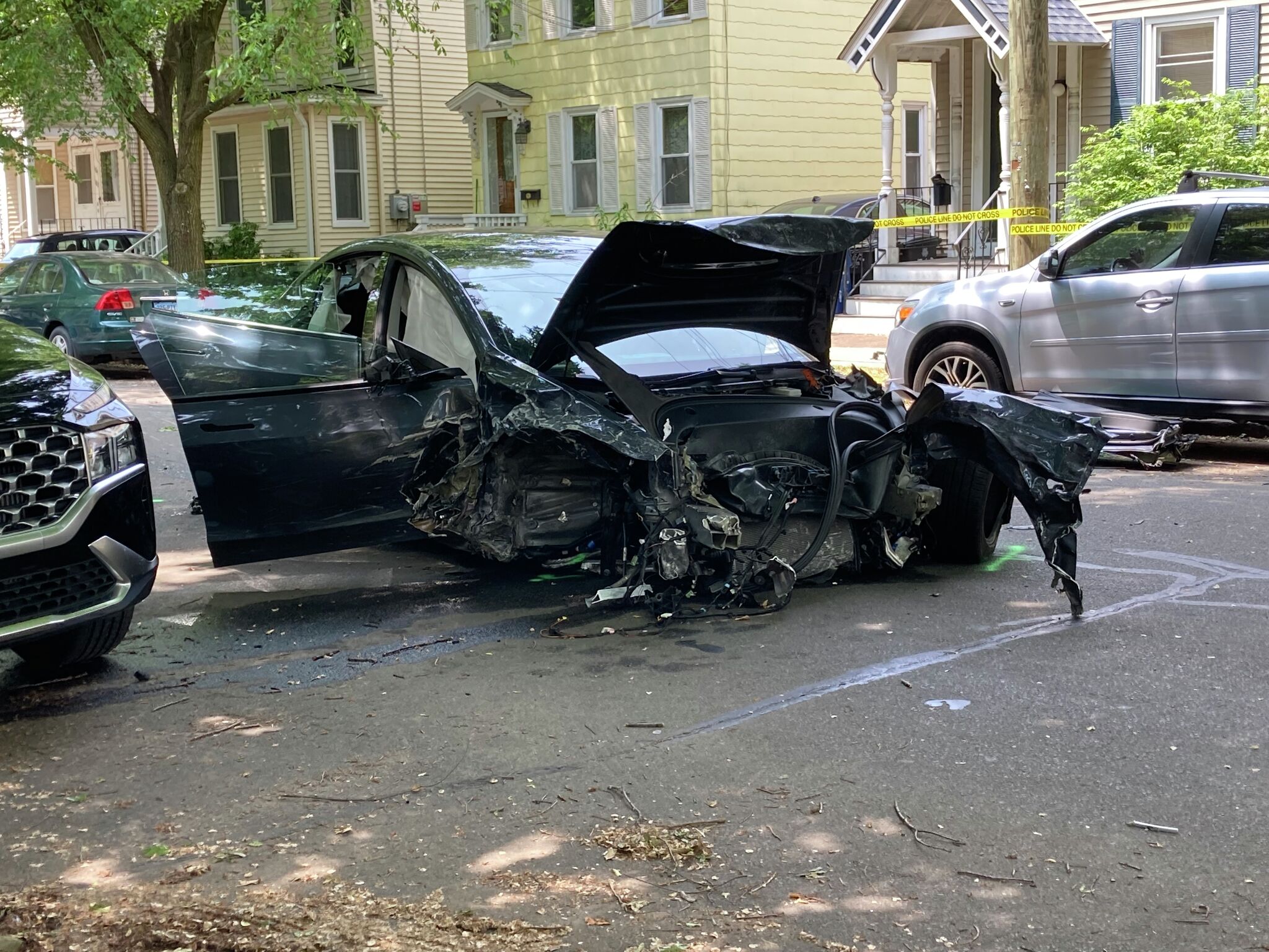 Speeding Tesla driver killed in 9-car crash in New Haven.