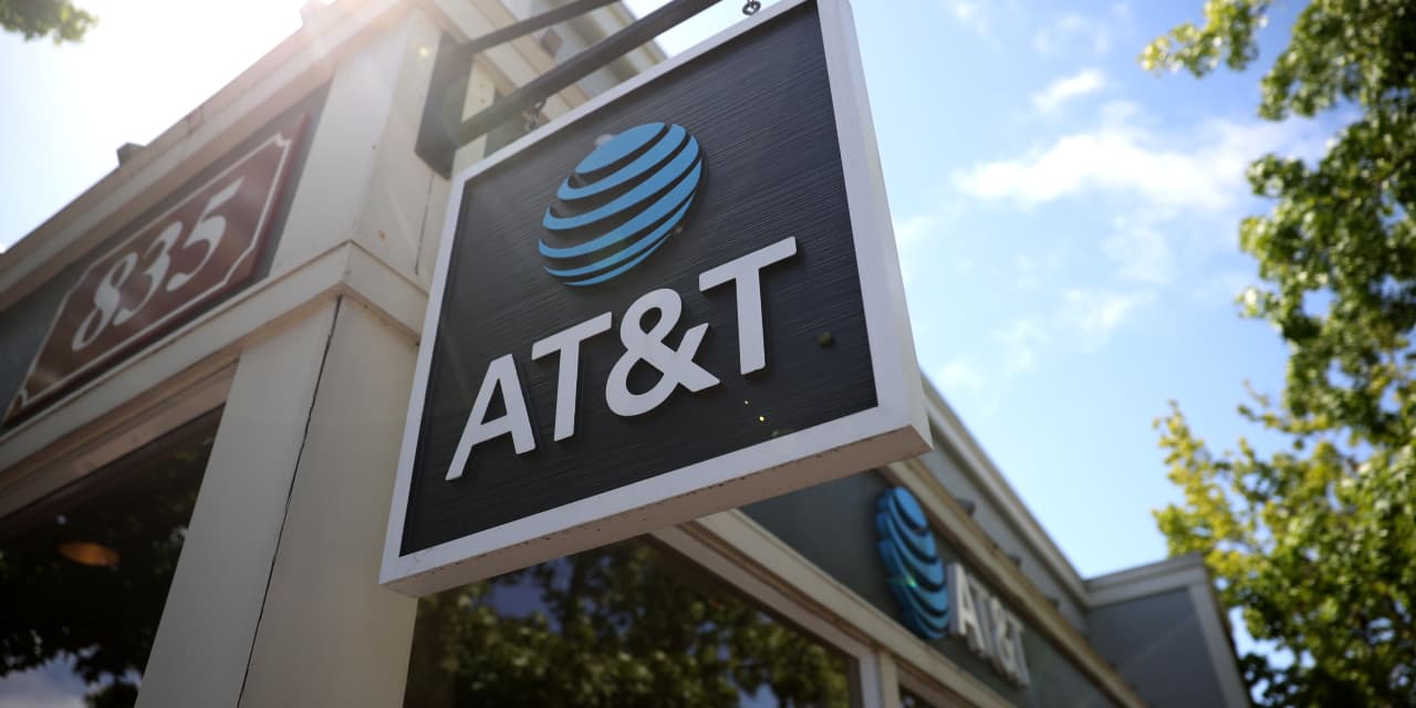 Anticipating AT&T's Q1 Earnings Report.