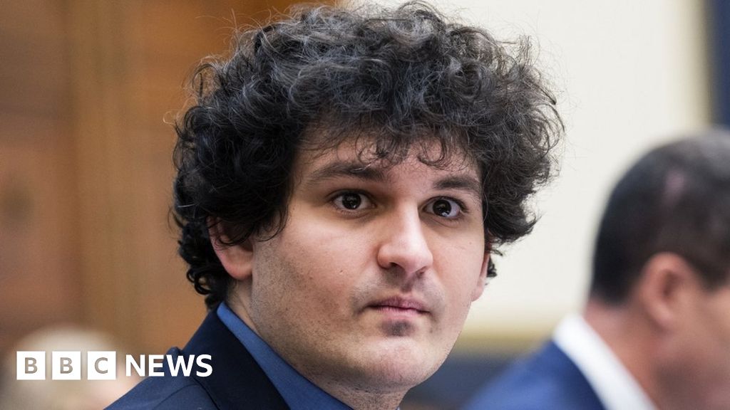 Temasek reduces staff pay following FTX investment loss.