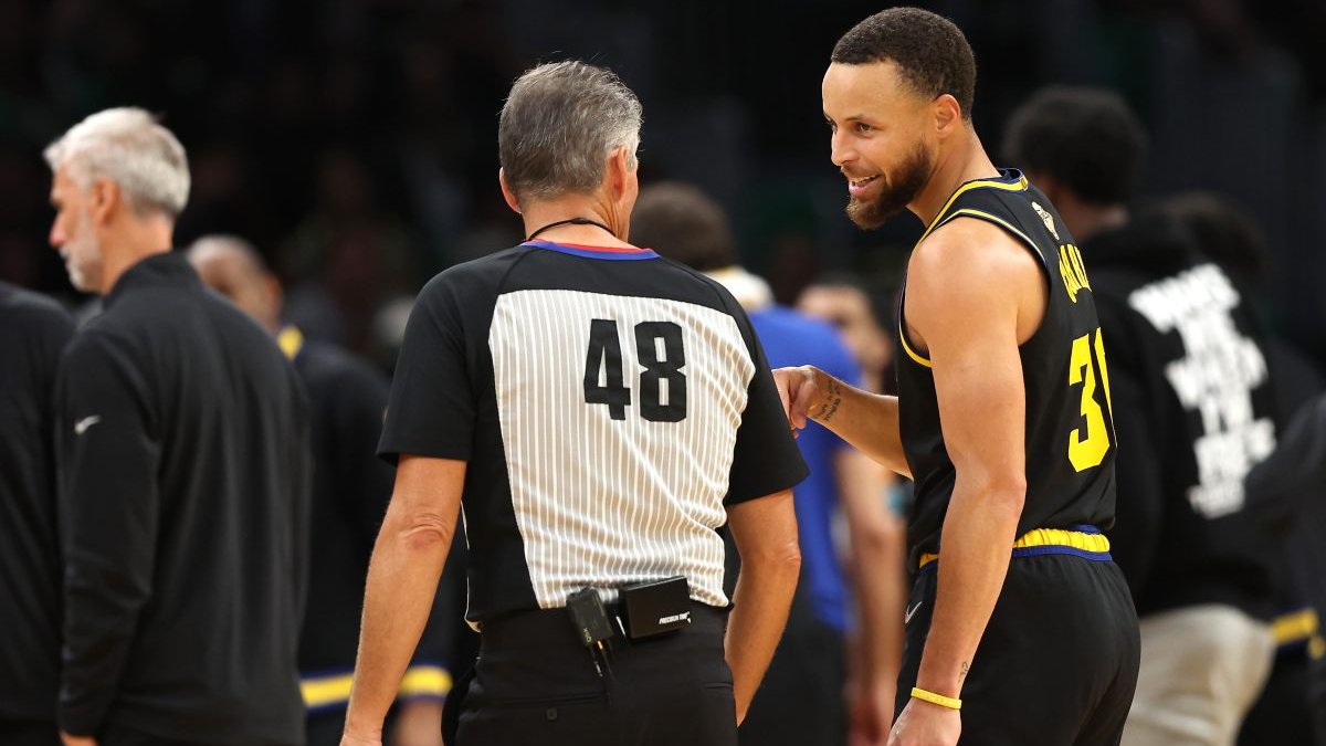Curry's Conversation with Foster Sparks Controversy in Warriors-Suns Game