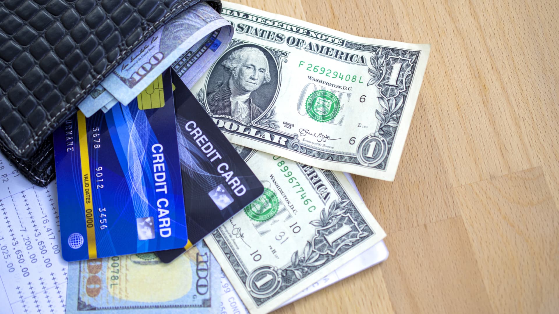 Featured image for Quick Tips to Clear Credit Card Debt Before Year-End
