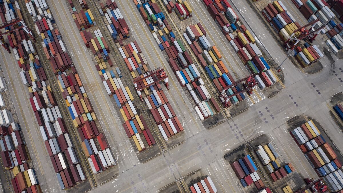 "China's Exports Plunge, Dealing Blow to Economic Recovery"
