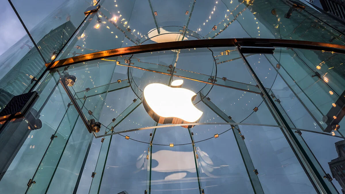 Apple's AI Executive Robby Walker to Depart Amidst Strategic Shifts