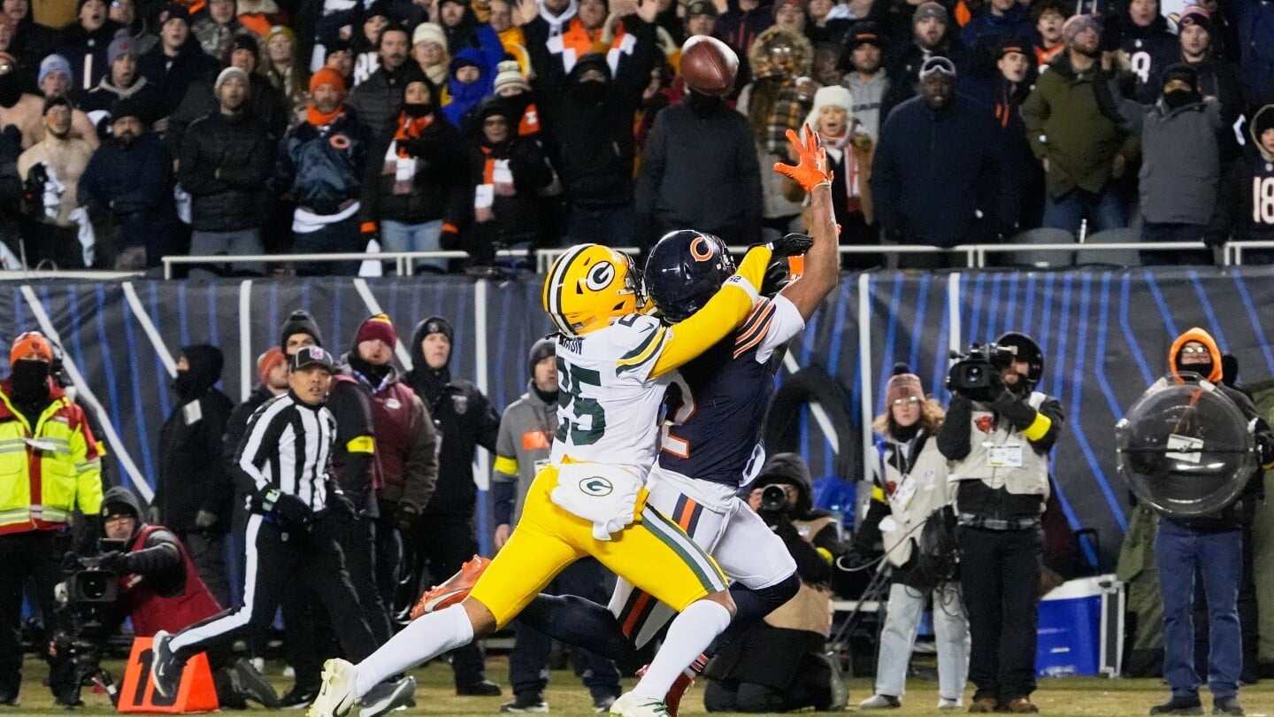 Featured image for Bears' Win Over Packers Shakes Up NFC Playoff Race