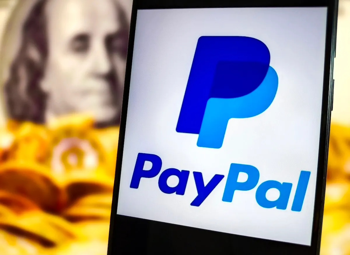 "PayPal's AI-Powered Innovations Revive Growth and Revolutionize Commerce"