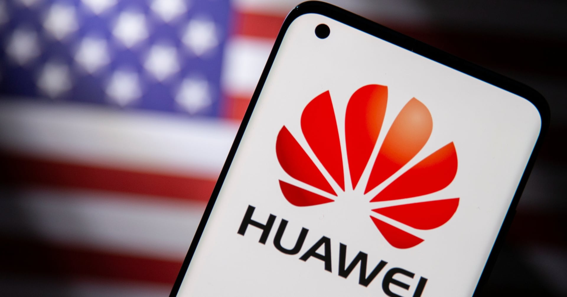 "US Considers Sanctions on Huawei's Chinese Chip Network, According to Bloomberg News"