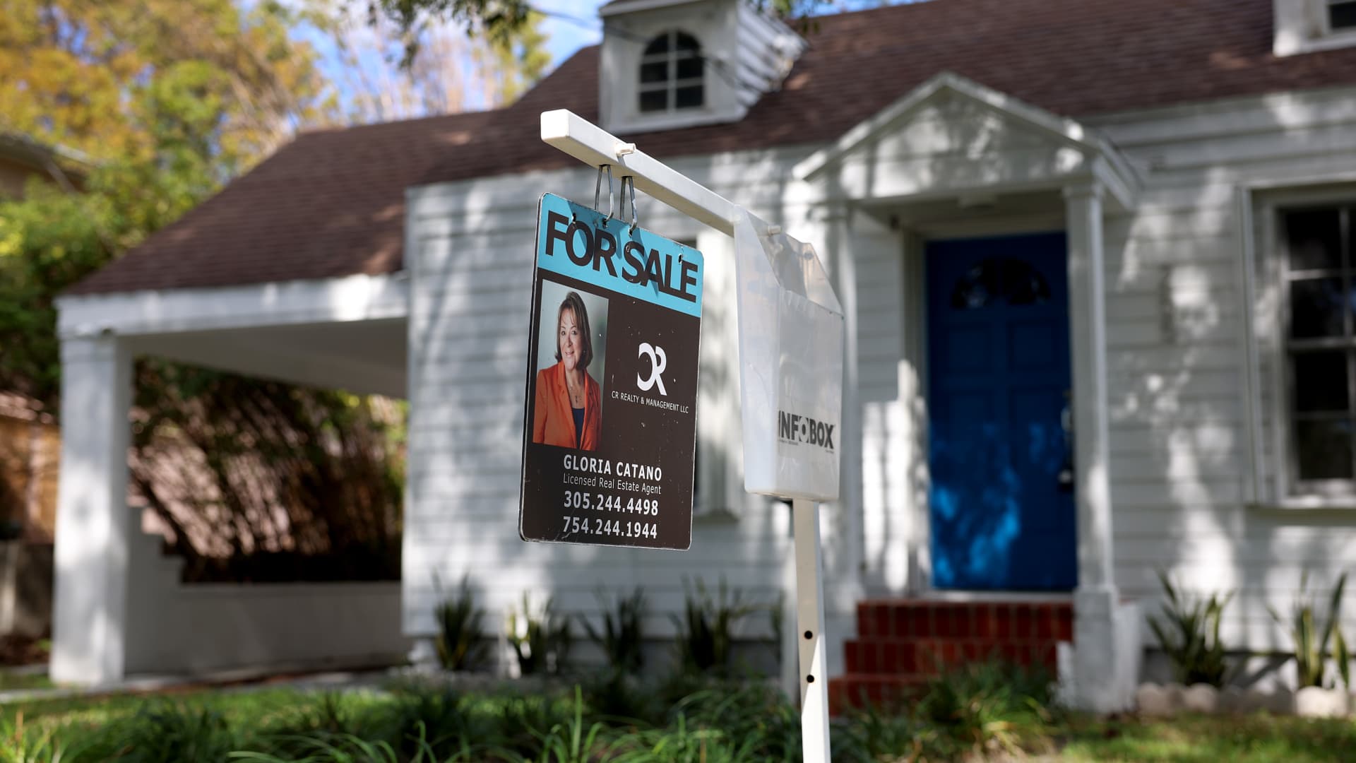 Mortgage Rates Soar, Impacting Housing Market