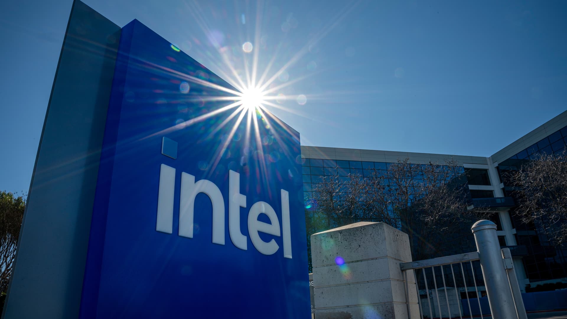 Featured image for Intel Abandons $5.4 Billion Tower Semiconductor Acquisition Due to Regulatory Hurdles
