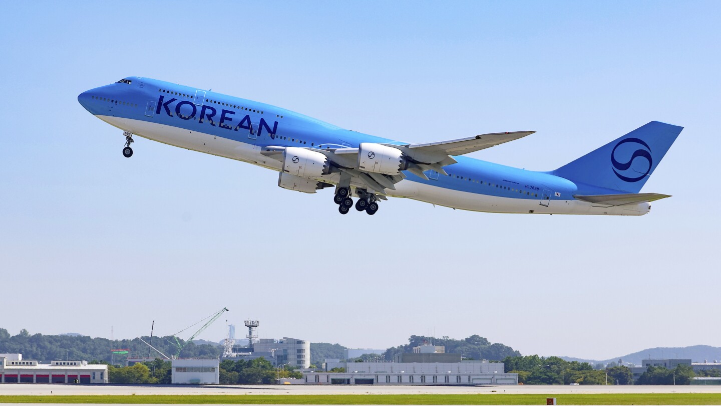 Featured image for South Korea prepares to repatriate workers detained in Hyundai immigration raid