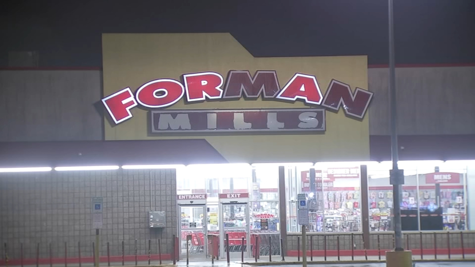 Forman Mills faces financial struggles, announces layoffs and potential store closures.