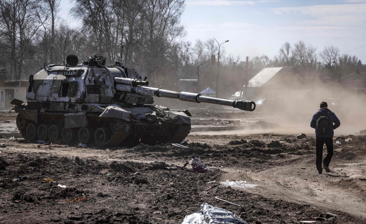 The Ongoing Conflict in Ukraine: Tank Warfare and International Involvement.