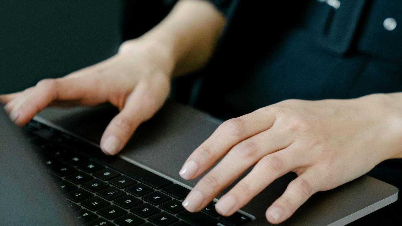 AI-Powered Scammers Manipulate Google Search Results