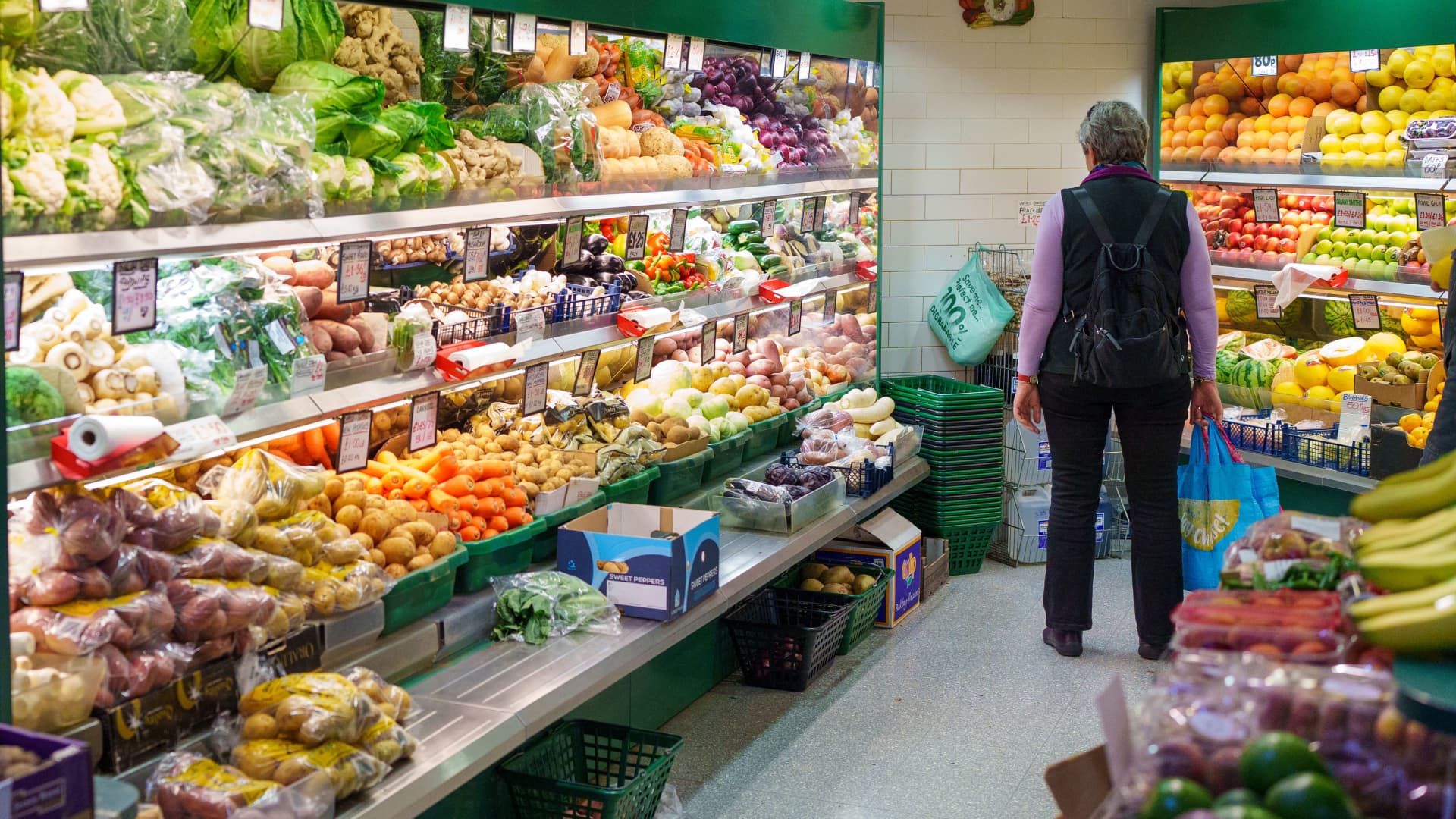 "UK Inflation Falls Below Expectations, Providing Breathing Space for Bank of England"