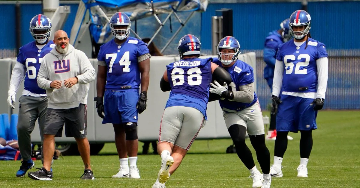 "Giants wrap up minicamp with light practices and notable performances"