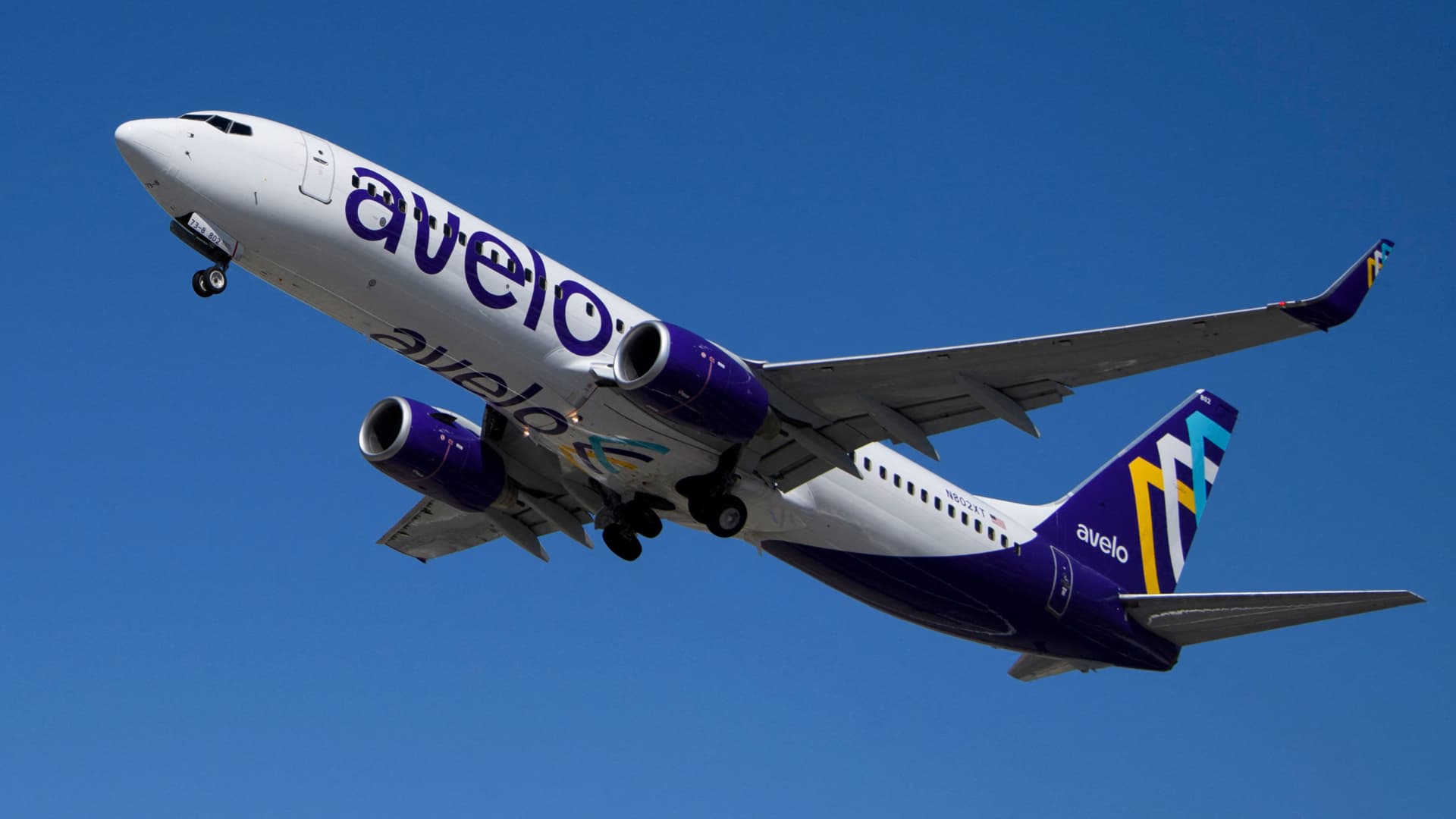 Featured image for "Avelo and Breeze Airlines Set for Profitable Year After Successful Routes"