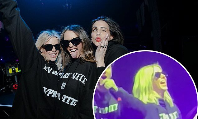 Ariana Madix Joins Chant Against Tom During Night Out.