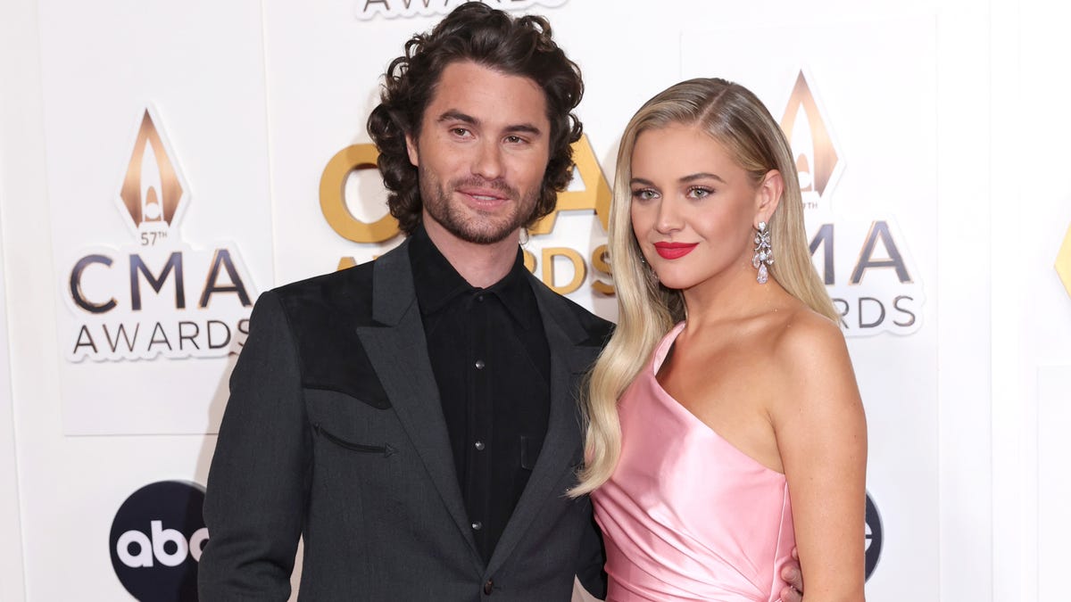 Featured image for Kelsea Ballerini Opens Up About Tattoos, Sex, and Jealousy with Chase Stokes