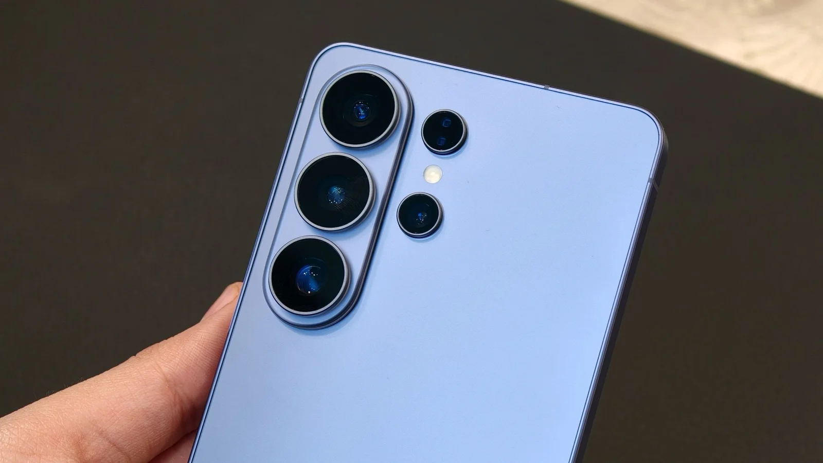 Galaxy S26 gains USB webcam mode for PC calls, catching up to Pixel-era features