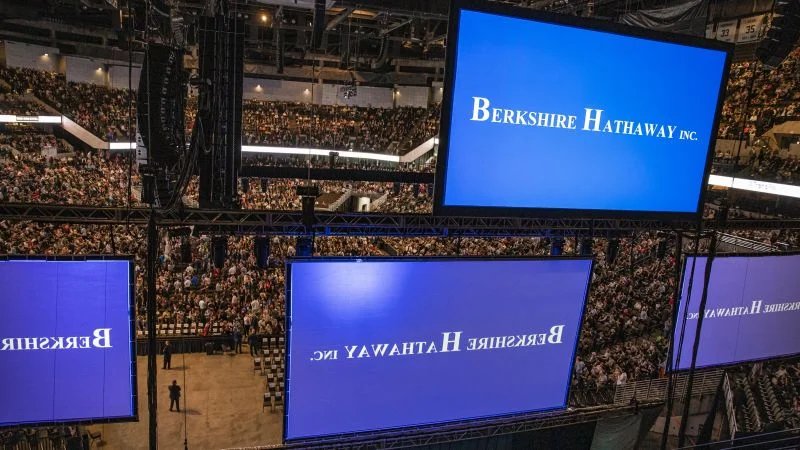 Berkshire Hathaway's Earnings Soar and Cash Reserves Reach Record High