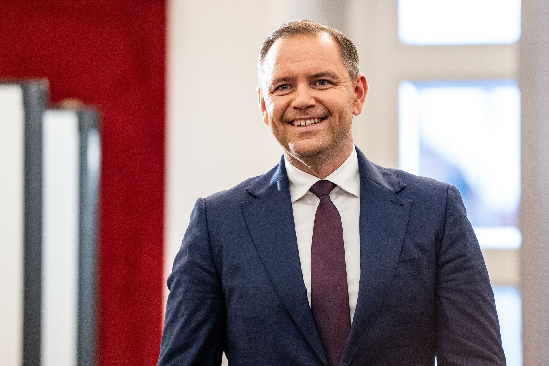 Featured image for Polish President Vetoes Ukraine Aid Law, Endangering Starlink Services