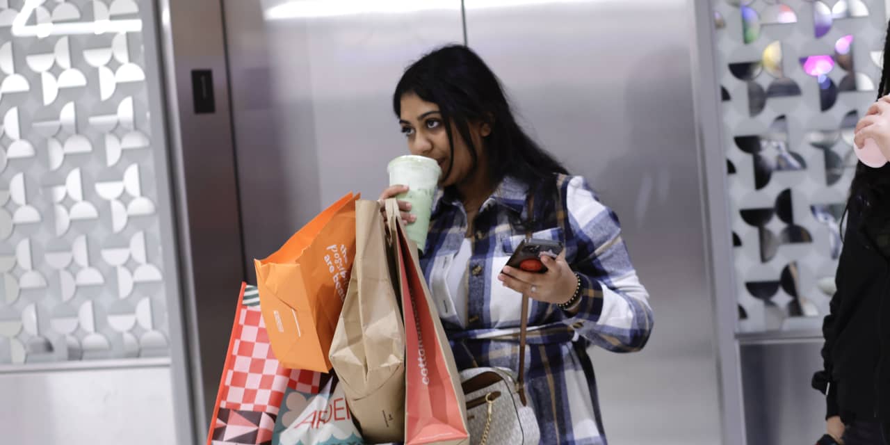 "US Consumer Confidence Declines in February, Impacting Gold Prices"