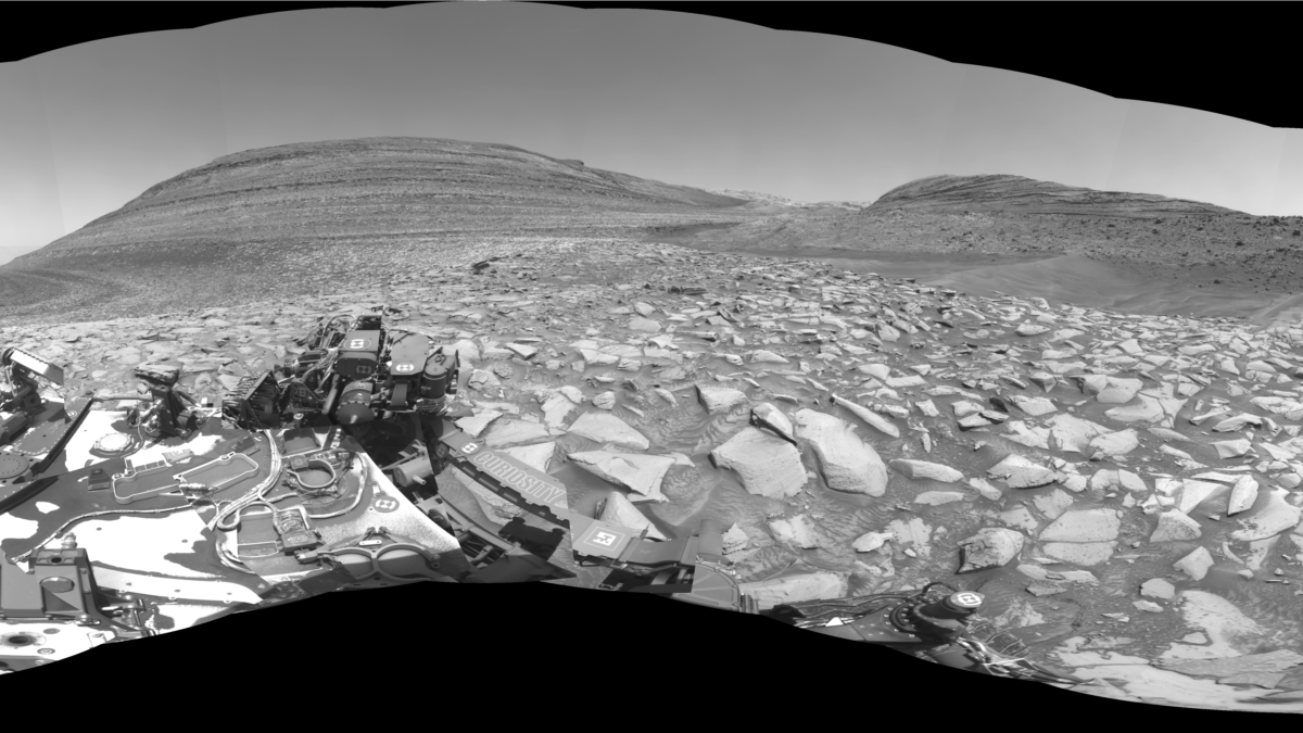 "Curiosity Rover Explores Mars River Channels in Search for Evidence of Extended Life"